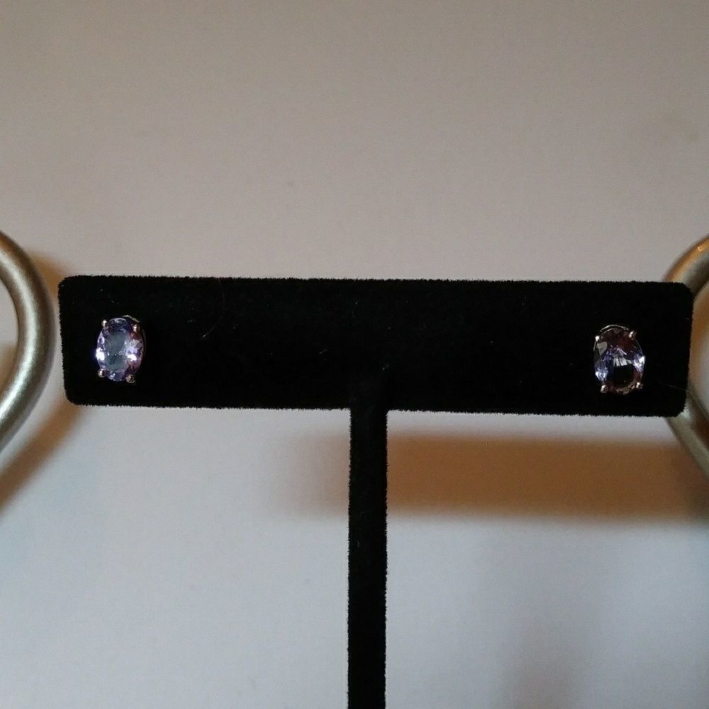 🎄🎁Genuine Tanzanite 7x5 Oval Studs🎁🎄 AAA+.